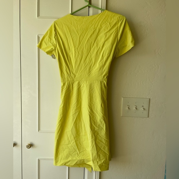 Authenticated DIANE VON FURSTENBERG Yellow Mini Dress Size 4 - Picture 7 of 7